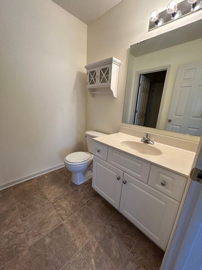 Photo - 4950 Deveron St