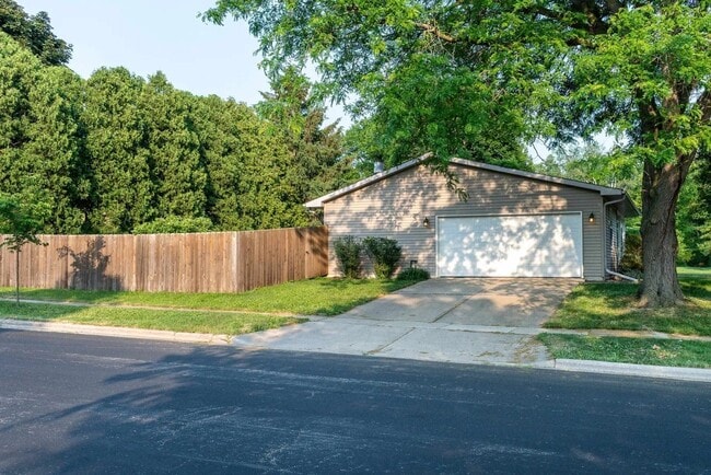 Photo - 7348 Century Pl