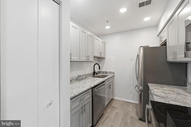 Building Photo - 13408 Shady Knoll Dr