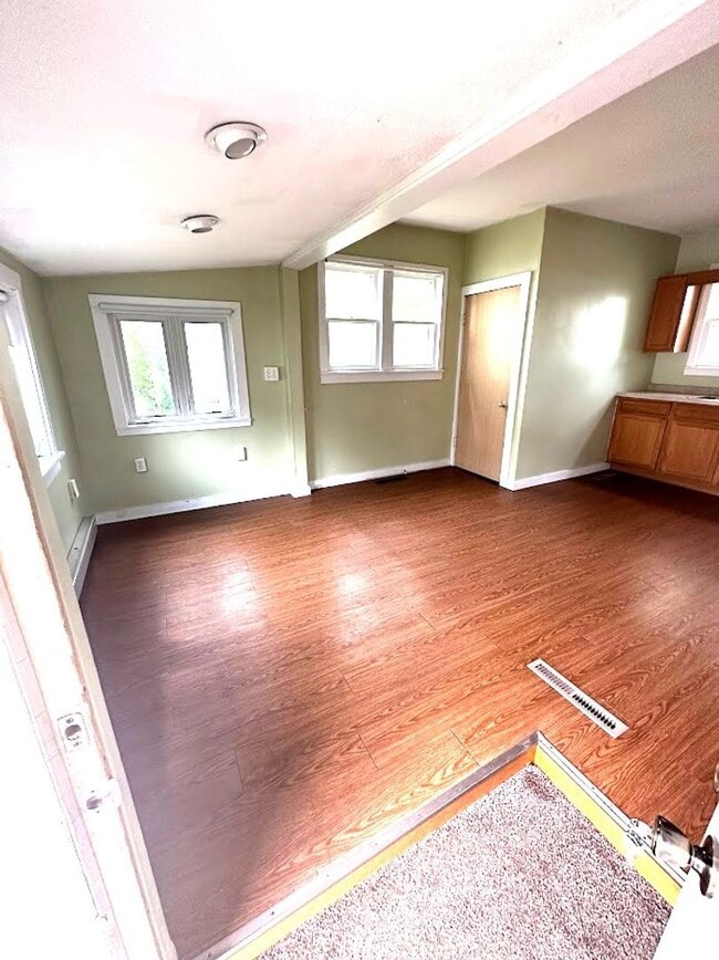 Photo - 4 bedroom/ 2 bathroom
