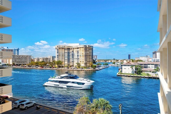 Building Photo - 1817 S Ocean Dr Unit 823