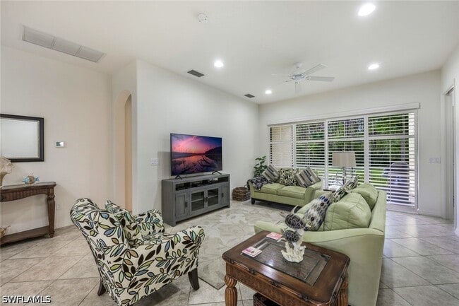 11072 Esteban Dr