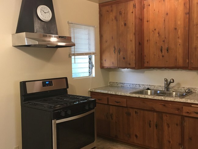 Photo - 24812 Newhall Ave Unidad 17