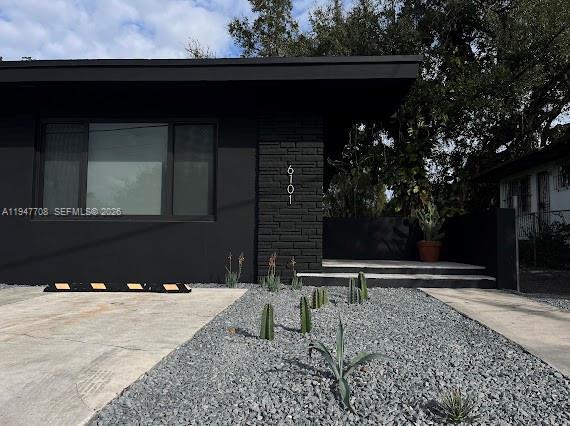 Photo - 6101 NE Miami Ct Unidad 2