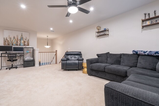 Photo - MOVE IN READY 3 Bedroom in Desirable Grass...