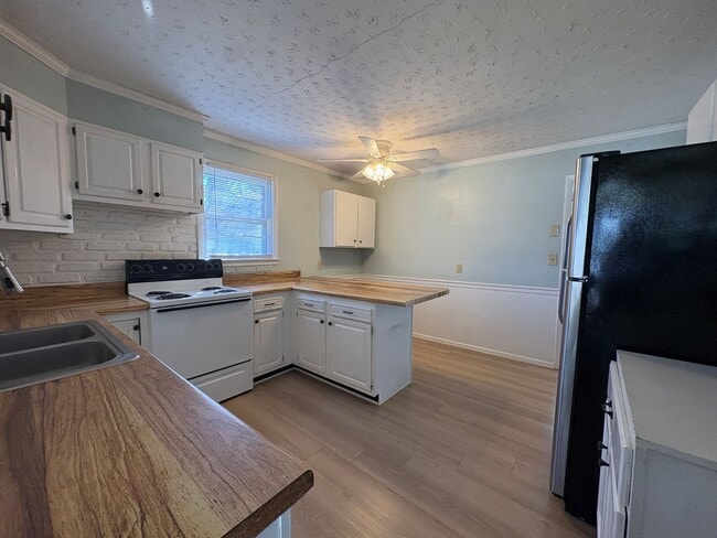 Photo - 2 Bedroom, 1 Bathroom House in High Point!