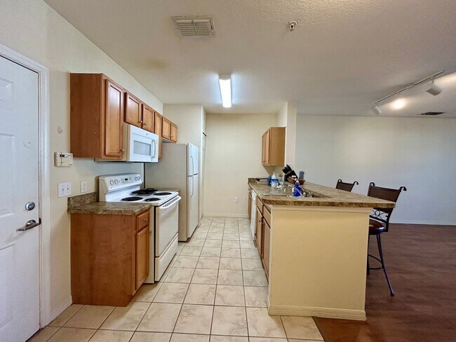 Photo - 5550 E Michigan St