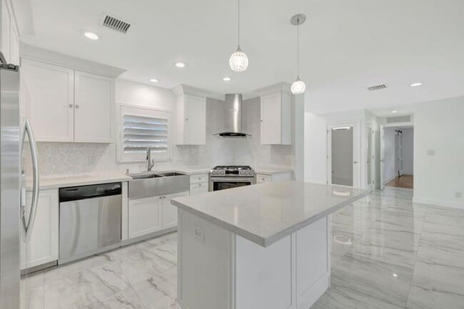 Photo - 2612 NE 5th St