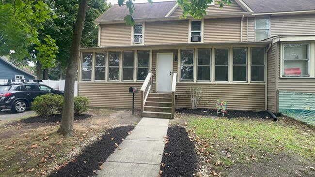 Building Photo - 409 E Maple Ave Rental