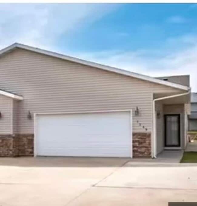 Lovely Townhouse in Great Location - Lovely Townhouse in Great Location