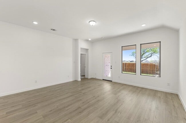 Photo - 4303 Crossvine Ln
