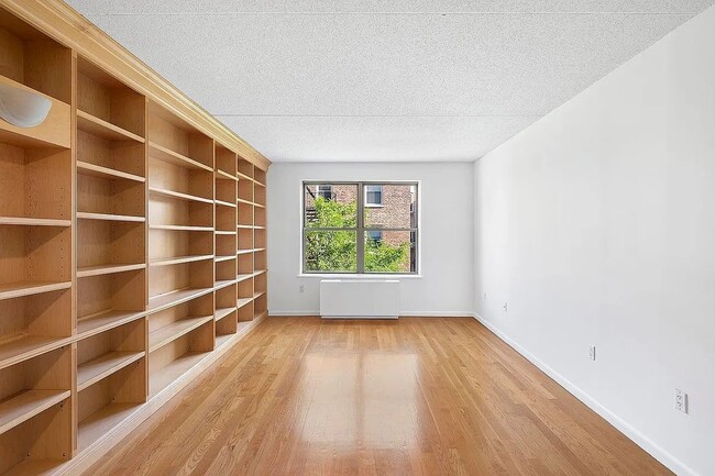 Photo - 736 W 187th St Unit 507