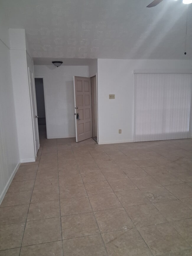 Photo - 6823 Castleview Ln