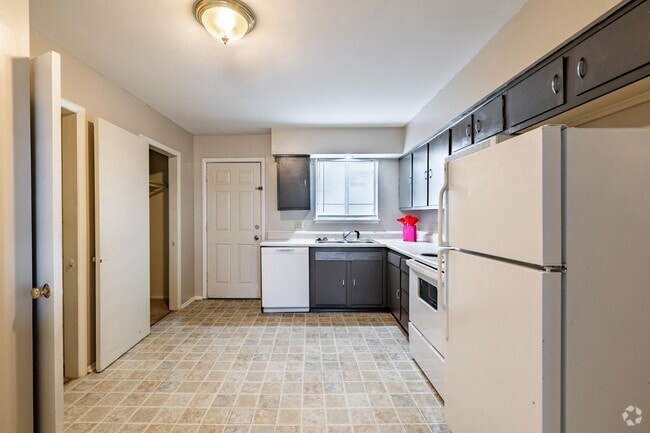 2BR, 1BA - 800SF