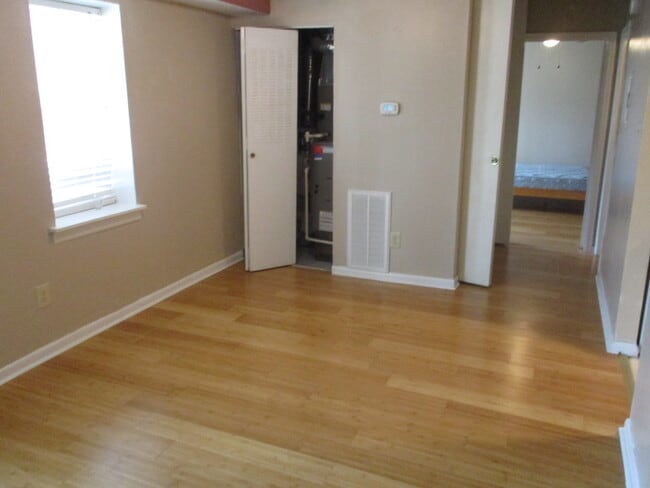 Photo - 545 Burgoyne Rd Unit 4