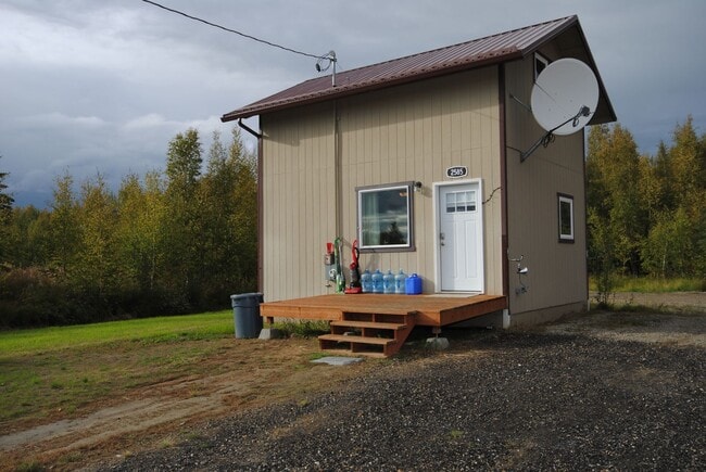 1 Bed / 1 Bath off Roland Rd. - 1 Bed / 1 Bath off Roland Rd. House