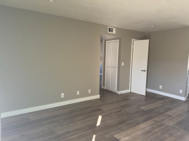 Photo - 11040 Hesby St Unidad 102