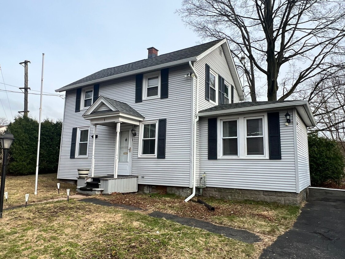Charming Single Family Home in South Hadley! - Charming Single Family Home in South Hadley!