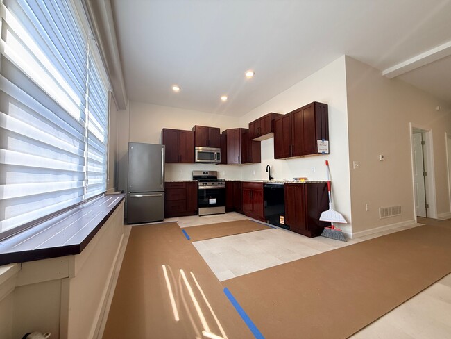 Building Photo - 341 N Grant Ave Unit C