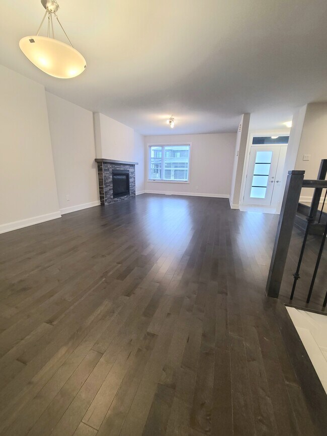 Photo - 528 Lucent St