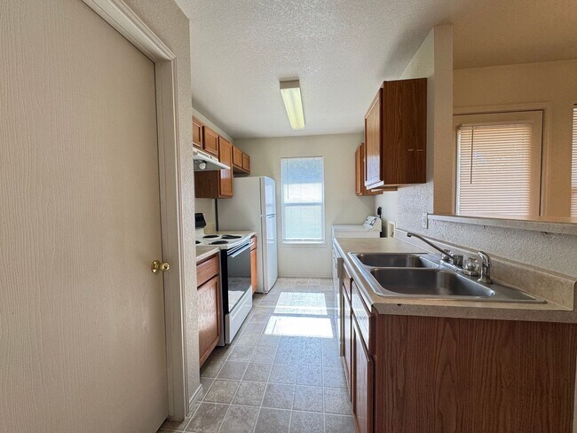 Photo - 403 Creek St Unidad C