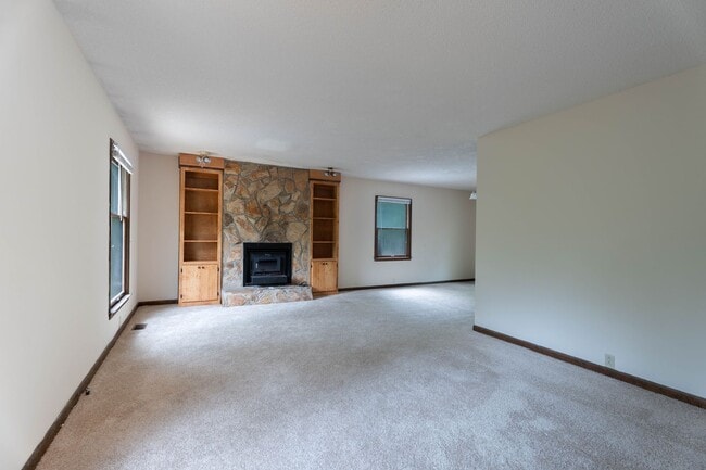 Photo - 105 Hanover Way