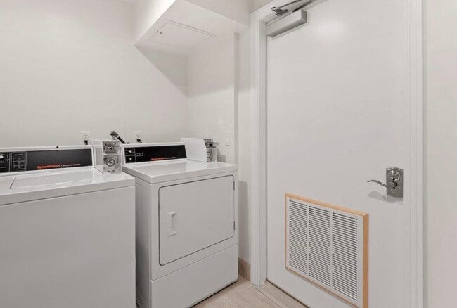 Photo - 5222 Vantage Ave Unit 12147-301