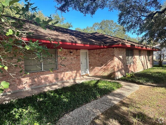 Building Photo - 1011 Pampa St Rental