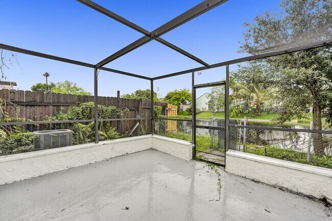 Photo - 3 BR / 3 BA + Patio + Parking AVAIL 8/1