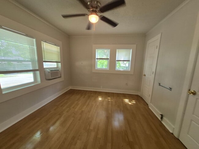 Photo - 204 Glover St