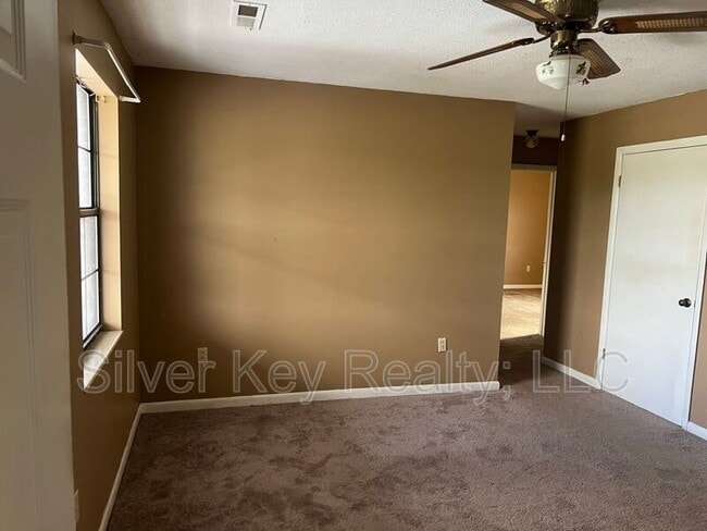 Photo - 823 Englewood Rd