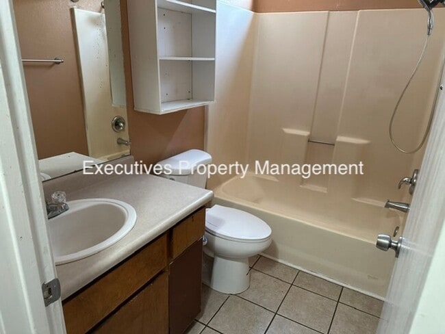 Photo - 1859 Heritage Dr