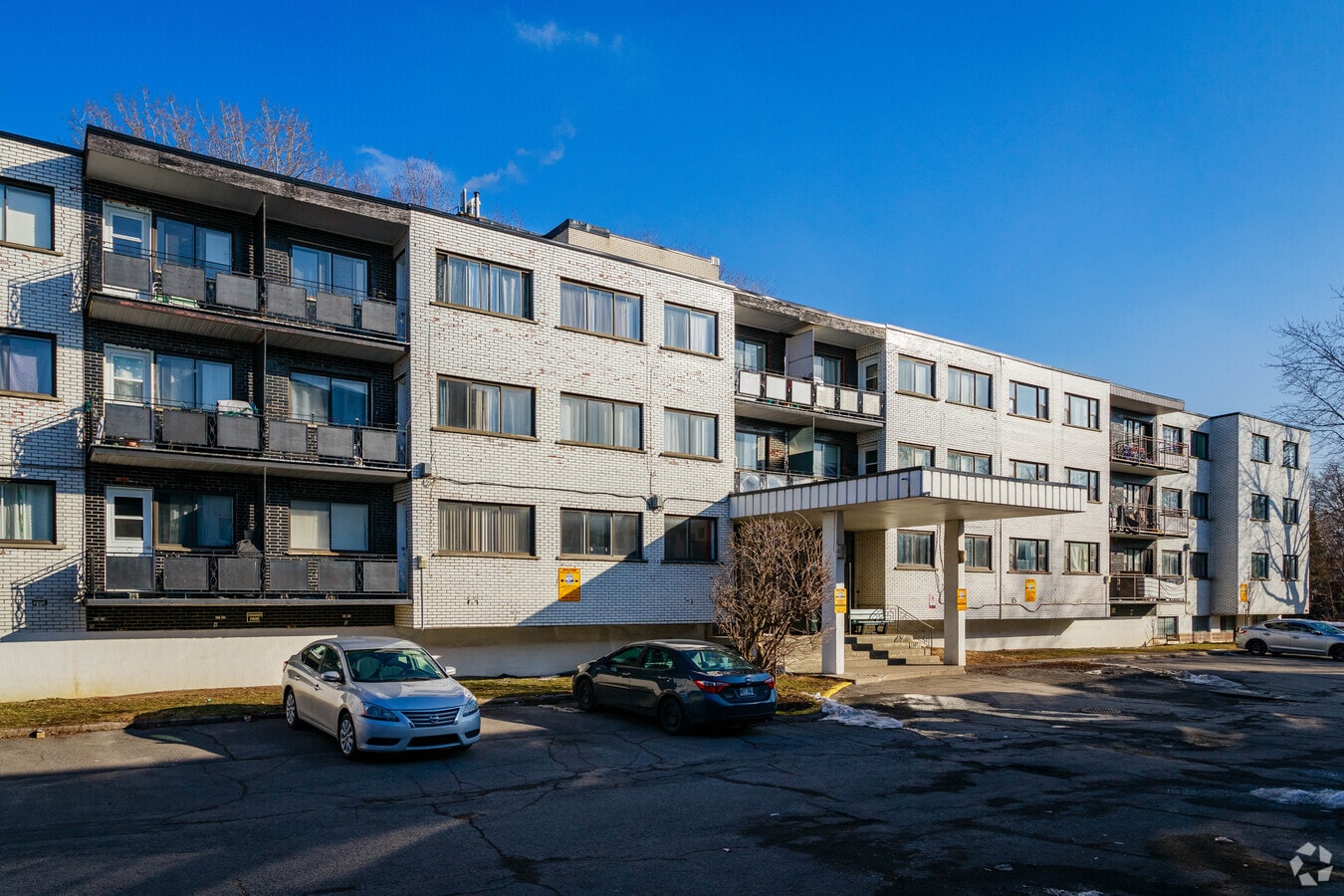 Photo - 165 Av Strathyre