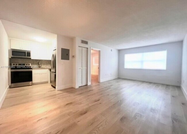 Photo - 444 SW 4th St Unidad 204