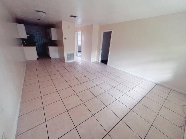 Building Photo - 2620 Riverland Dr