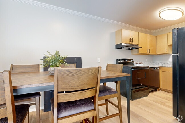 2BR - 1BA, 930SF - DMG Mountainside