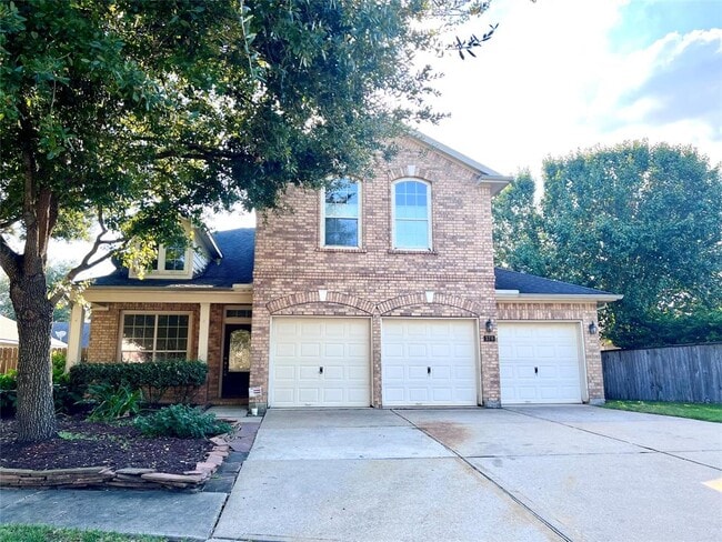 Photo - 370 Livingstone Ln House
