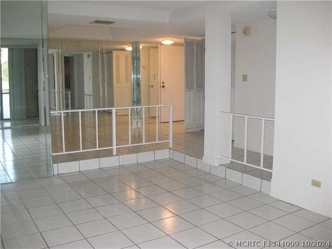 Photo - 3750 Inverrary Dr Unit 1B