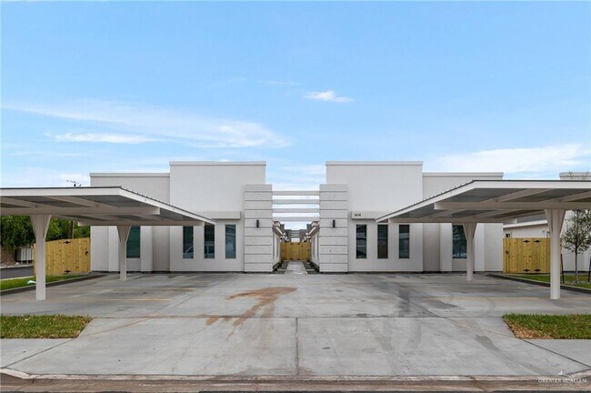 Building Photo - 11 Petri Dr Unit 4