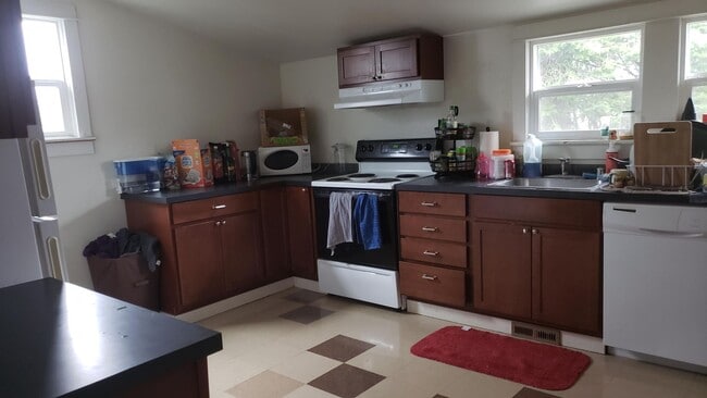 Photo - PRELEASING: 6 bed/2 bath House close to WWU and Downtown!