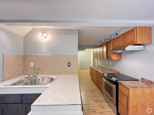 Building Photo - 80 Hickory St Rental
