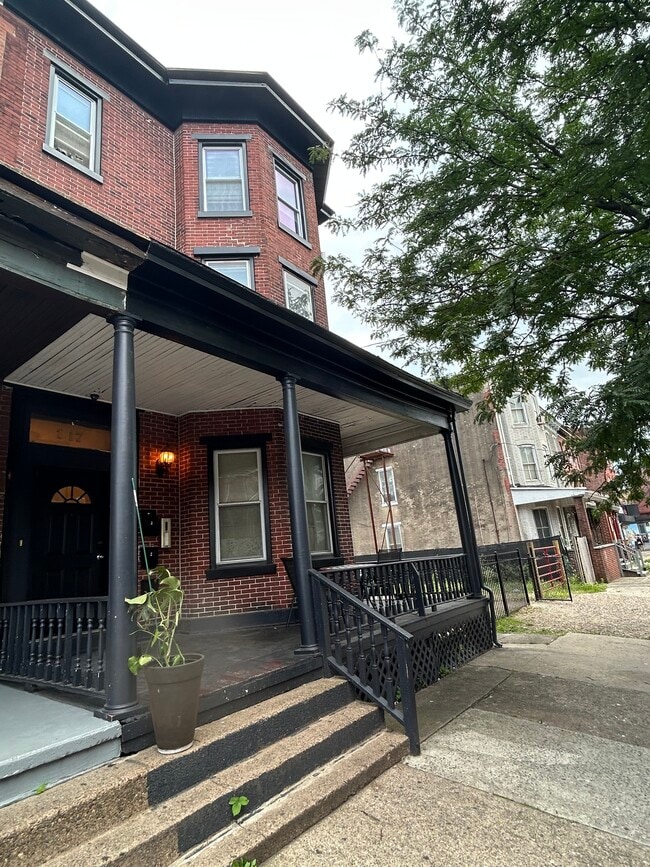 THE WHEELER 217 - 217 Hamilton Ave