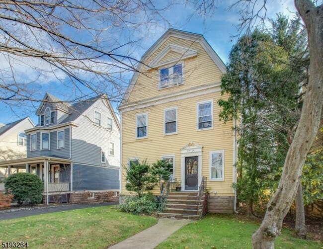 Building Photo - 36 Burnet St Unit 3