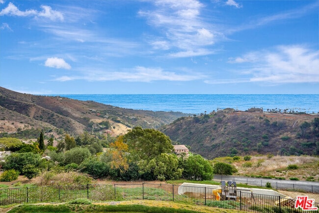Building Photo - 28405 Via Acero Rental