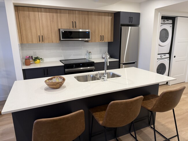 Building Photo - 8615-8108 108 St NW Unit 407