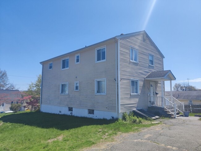 Building Photo - 135-137 Hillcrest Rd Unit 2nd Floor