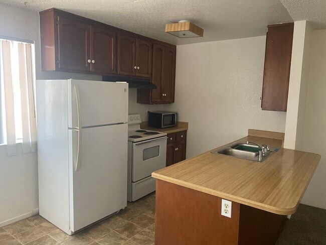 Kitchen - 3071 Juniper St