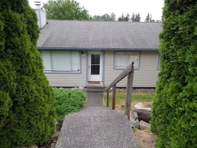 Building Photo - Great 3-Bedroom Duplex in North Tacoma - T... Rental