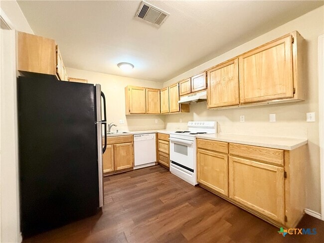 Photo - 898 Advance St