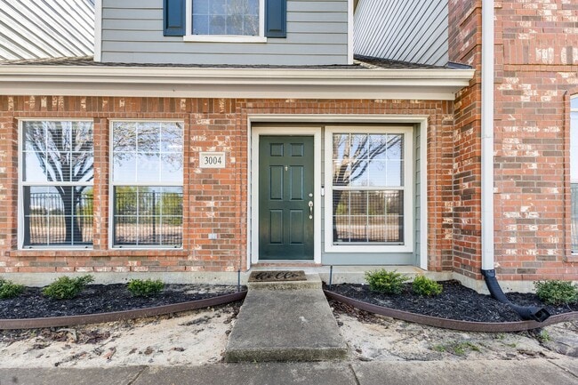 Building Photo - 3 Bed Available at Waterwood Townhome Complex!